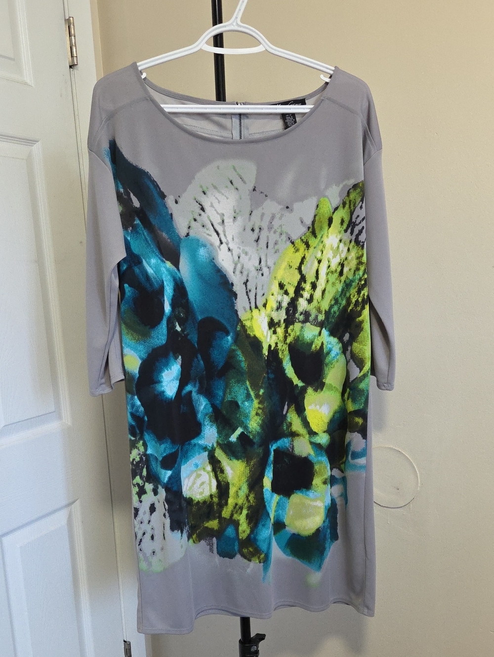 Kenneth Cole New York Gray Tunic with Blue & Green Floral Print